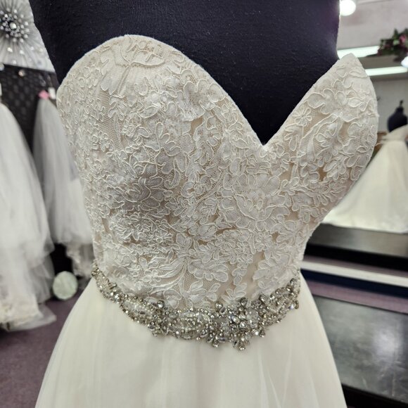 Demetrios 1479 Size 10 Ivory/Champagne Tulle/Lace Ballgown Bridal/Wedding Gown - Picture 4 of 8